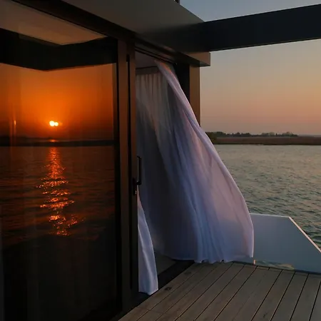 Aqva The Exclusive Water Loft In Tekne *